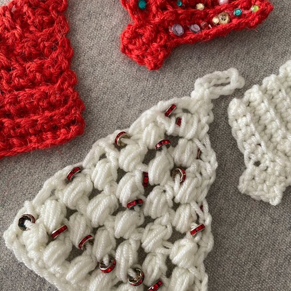 Handmade Crochet Red White Holiday Christmas Tree Hanging Decorations Set of 4 - Picture 6 of 6